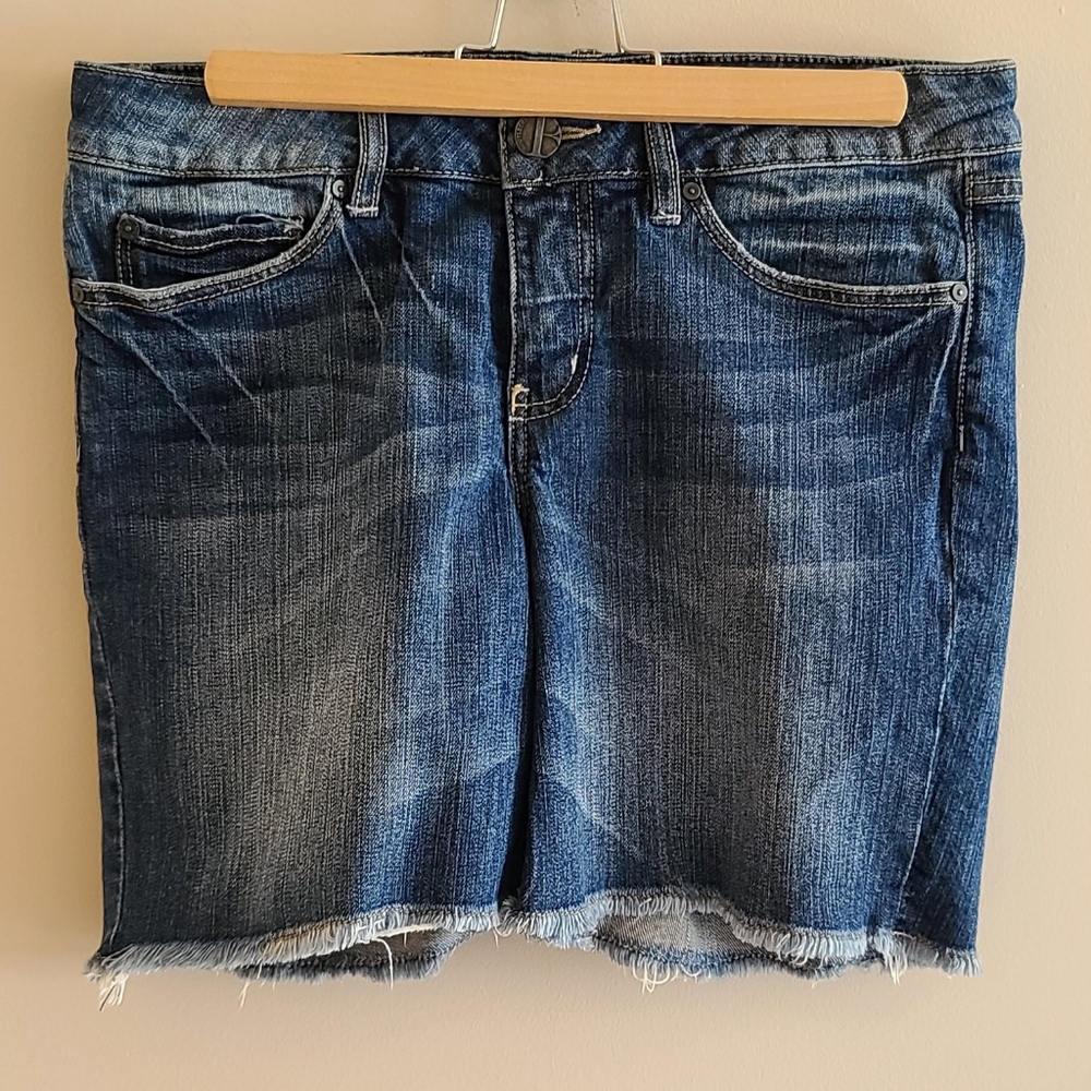 Bootlegger denim shorts size 27 raw edge hem